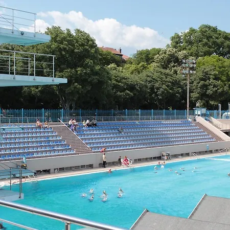 Central 公寓 瓦爾納